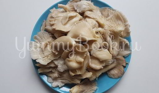 вешенки с жареной картошкой