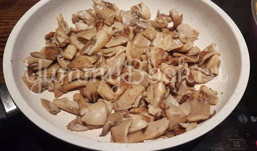 вешенки с жареной картошкой