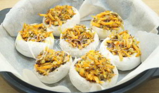 запеченные шампиньоны с овощами