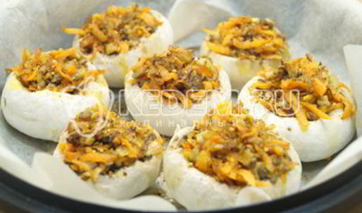 запеченные шампиньоны с овощами