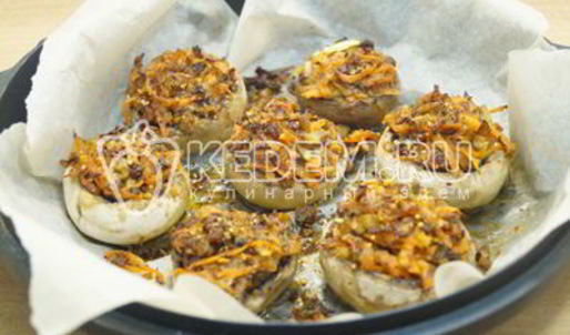 запеченные шампиньоны с овощами