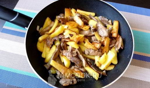 жареные грузди с картошкой