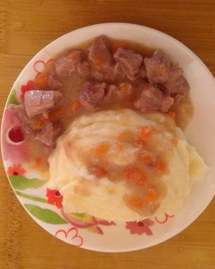 Гуляш из говядины с подливой