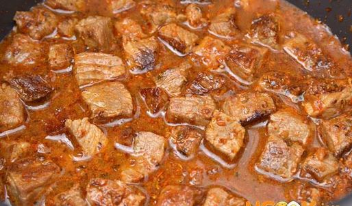 гуляш из говядины в мультиварке