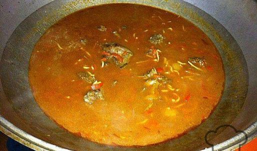 гуляш из гуся в казане на природе