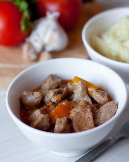 Рецепт гуляша из индейки по-испански