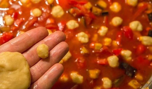 гуляш из мяса с клецками