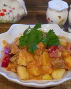 Гуляш из свинины с картофелем