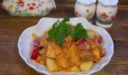 гуляш из свинины с картофелем