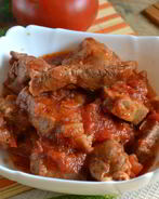 Гуляш из свинины с подливкой