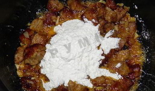 гуляш из свинины в мультиварке