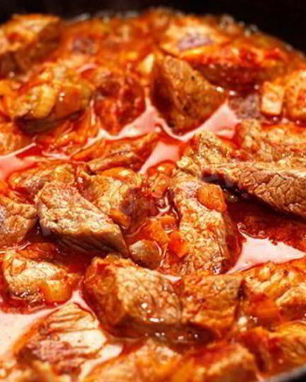 Рецепт гуляша с томатно-сливочным соусом