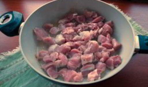 гуляш с яблоком