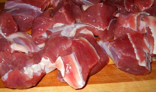 гуляш телячий в томатном соусе