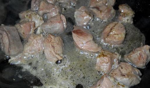 гуляш телячий в томатном соусе