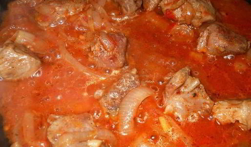 гуляш телячий в томатном соусе