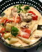 Гуляш в сметанном соусе