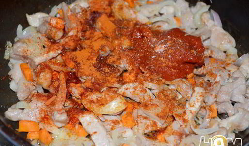 картофельные клецки с гуляшом из свинины