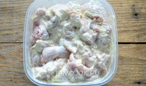 куриный гуляш с грибами в соусе