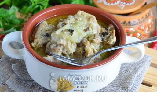 куриный гуляш с грибами в соусе