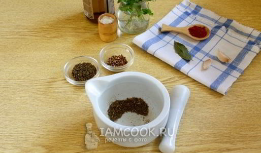 пряный гуляш из говядины на сковороде