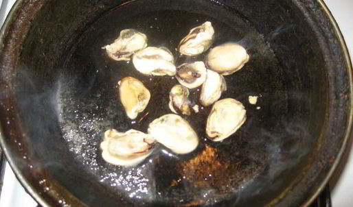 корейская лапша с беконом, мидиями и вешенками