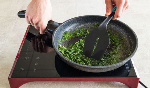 классические котлеты с зеленью