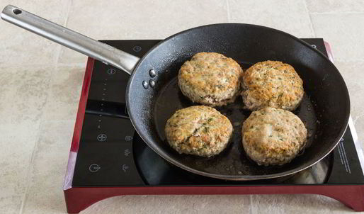 классические котлеты с зеленью