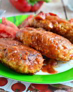 Котлеты из куриного фарша с капустой тушеные в томате