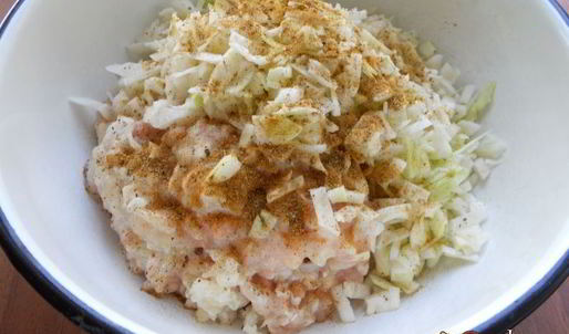 котлеты из куриного фарша с капустой тушеные в томате