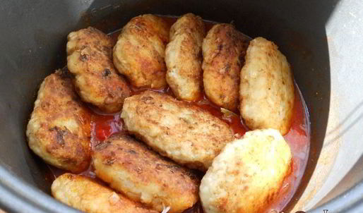 котлеты из куриного фарша с капустой тушеные в томате