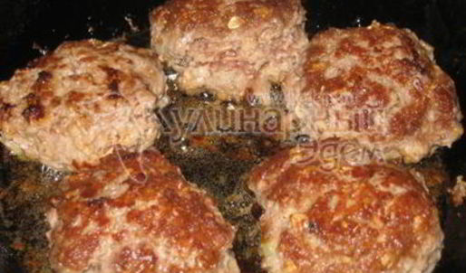 котлеты, тушеные с овощами