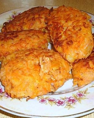 Морковные котлеты со сметаной на сковороде
