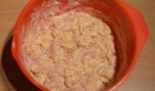 рубленые куриные котлеты с сыром на сковороде