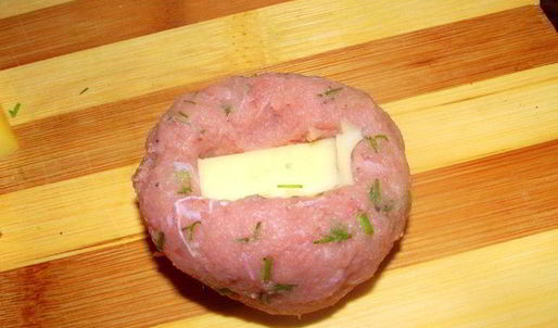 рыбные котлеты с сюрпризом в духовке