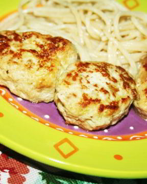 Сочные котлетки из индейки с кабачком и сметаной