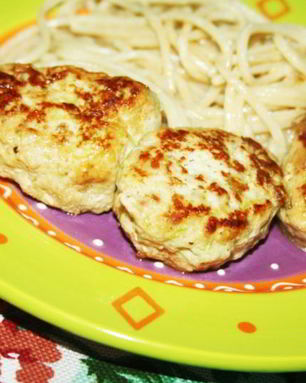 Сочные котлетки из индейки с кабачком и сметаной