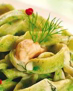 Лапша из шпината с соусом