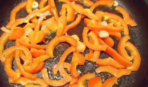 лапша паппарделле с креветками и сладким перцем