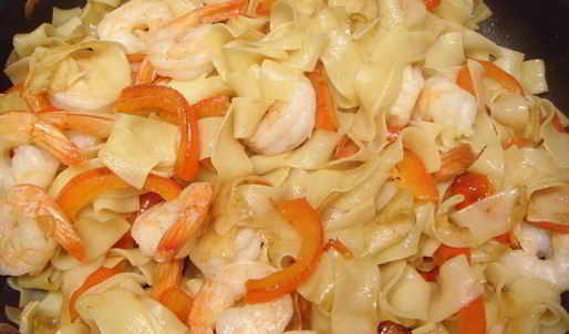 лапша паппарделле с креветками и сладким перцем