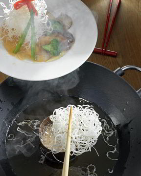 Лапша с брокколи и белыми грибами