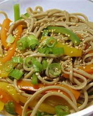 Лапша Удон с овощами и кунжутной заправкой