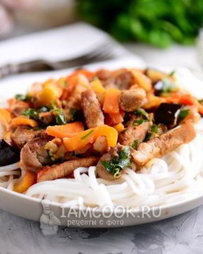 Лапша удон со свининой и овощами