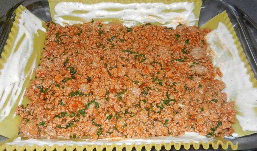 быстрая мясная многослойная лазанья с творогом