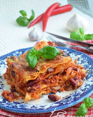 Лазанья аль арабьята с тунцом