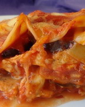 Лазанья с баклажанами, рикоттой и моцареллой