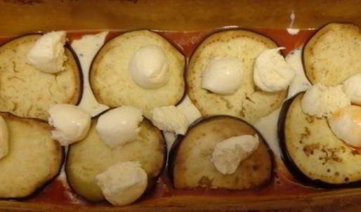 лазанья с баклажанами, рикоттой и моцареллой