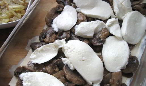 лазанья с брокколи, брюссельской капустой и грибами для гарфилда