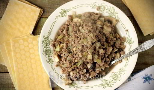 лазанья с фаршем и грибами