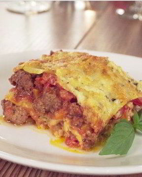 Лазанья с мясным соусом и томатами